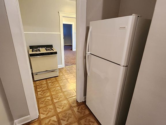 3rd image of 3283 W 111th St