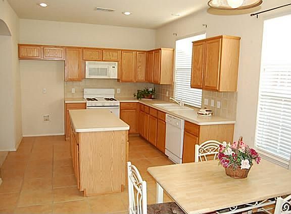 5th image of 3173 Fox Hollow Dr