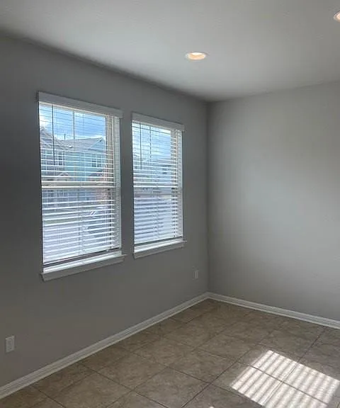 1721 Fountain Bridge Dr — Photo 9