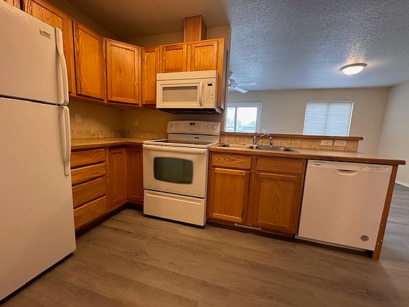 4th image of 215 20th Ave N