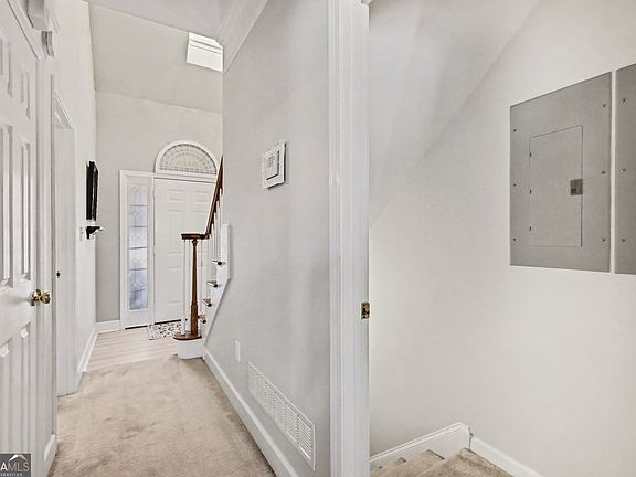 2nd image of 118 Kingston Rd