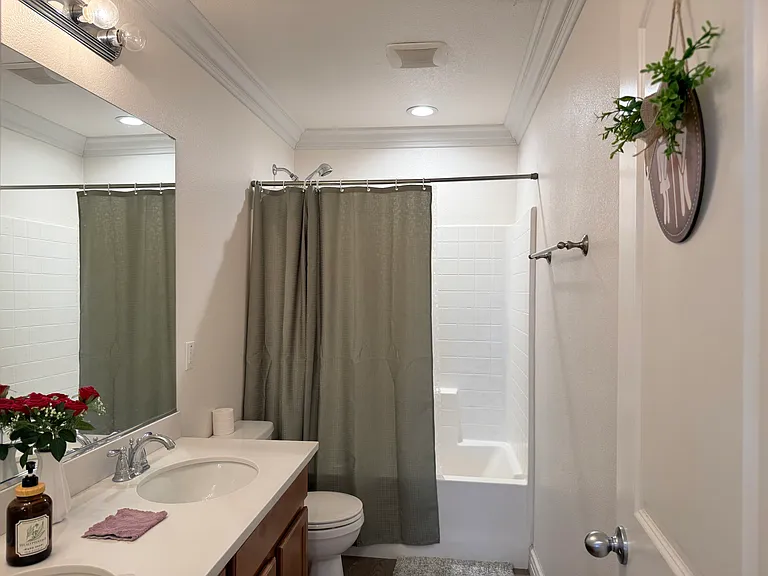 Cascade Dr — Photo 25