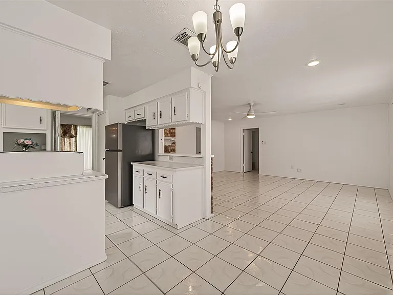 9422 Kristin Dr — Photo 22