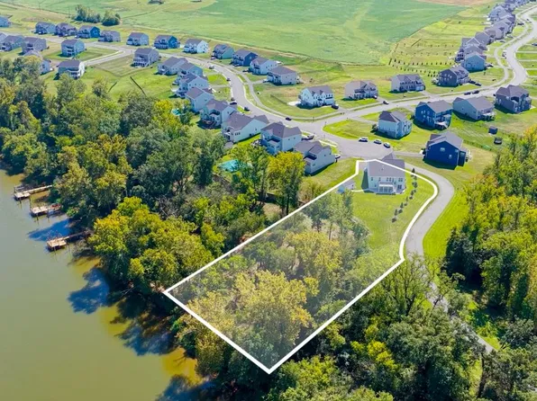 1821 Legacy Ln, Fredericksburg, VA 22408