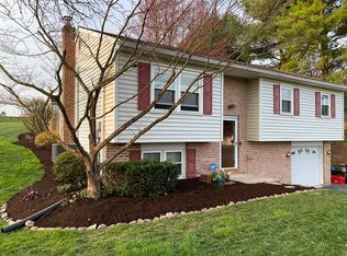 211 Ironstone Dr, Lititz, PA 17543