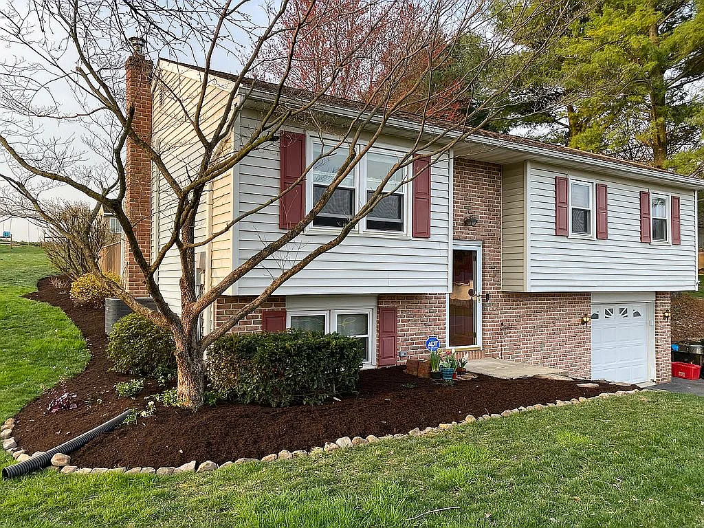 211 Ironstone Dr photo 1