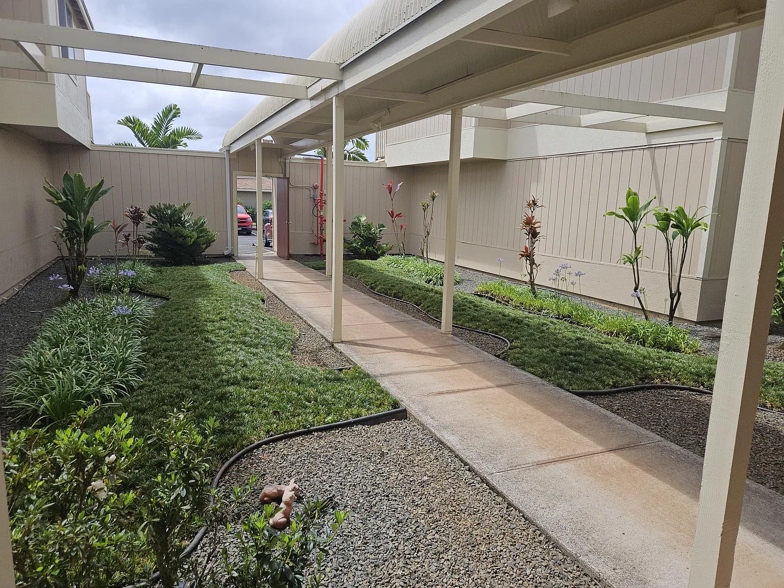 2 bed, 1.5 bath, 725 sqft, $2,000 — Photo 2
