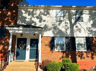 1438 Peacock Ln, Saint Louis, MO