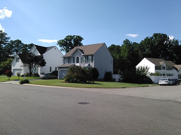 Curb appeal!! Cul-de-sac.