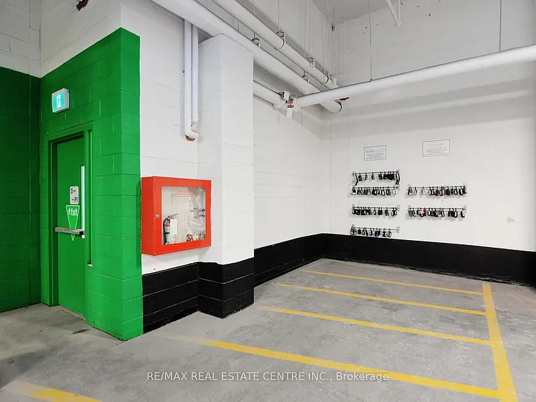 7950 Bathurst St #416 — Photo 18