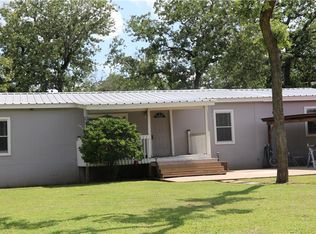 150 Iroquois Dr, Smithville, TX 78957