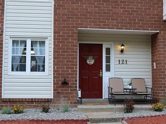 4th image of 121 Oak Grove Ln