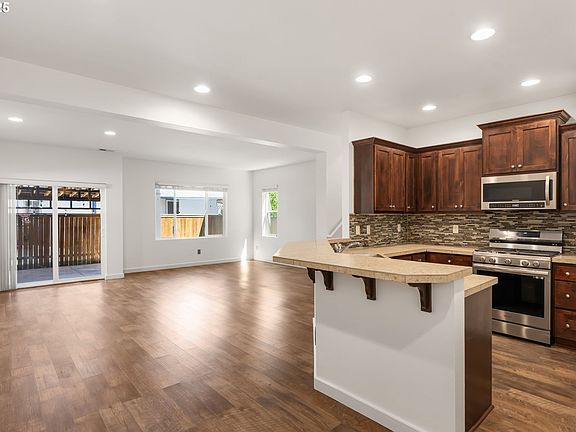 3rd image of 4077 SE Lone Oak St