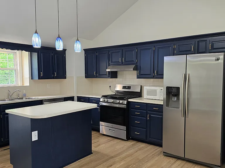 1220 NE Applewood St — Photo 8