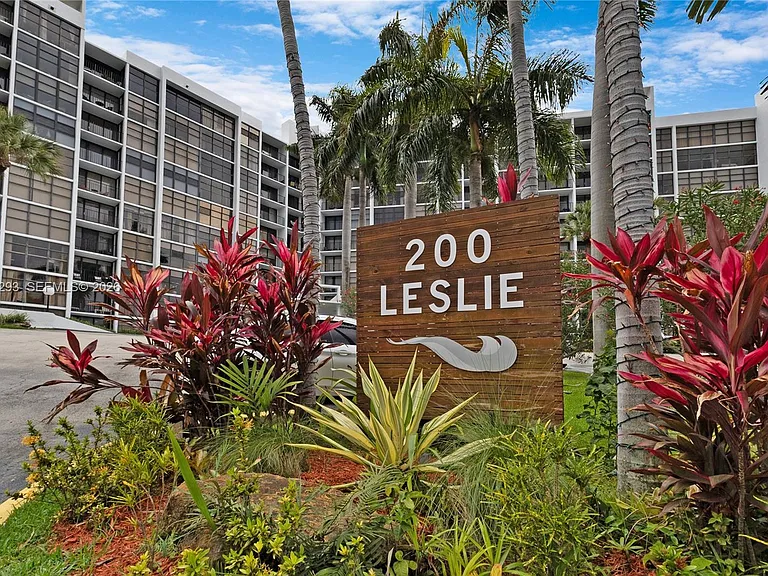 200 Leslie Dr #902 — Photo 30