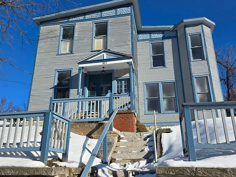 821 Alby St — Photo 1