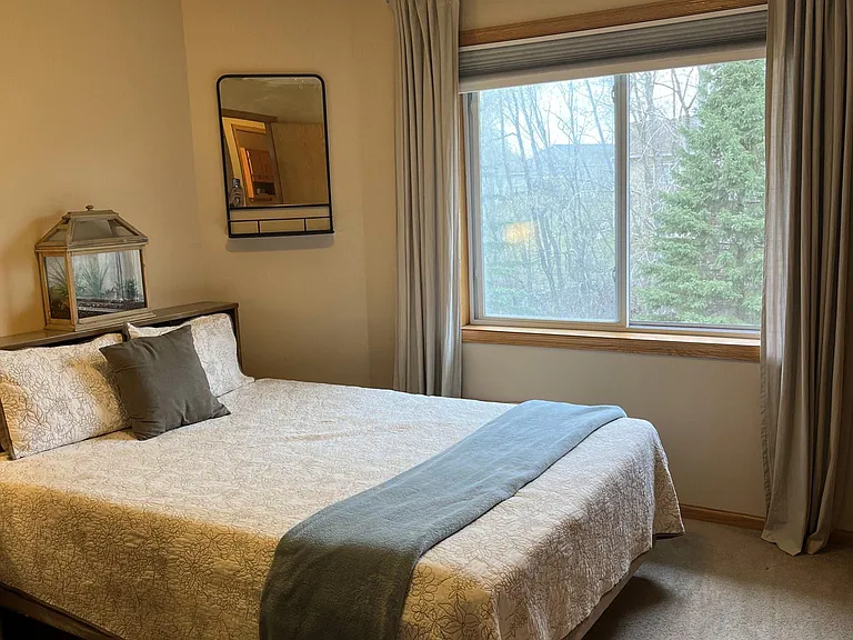 Second bedroom.