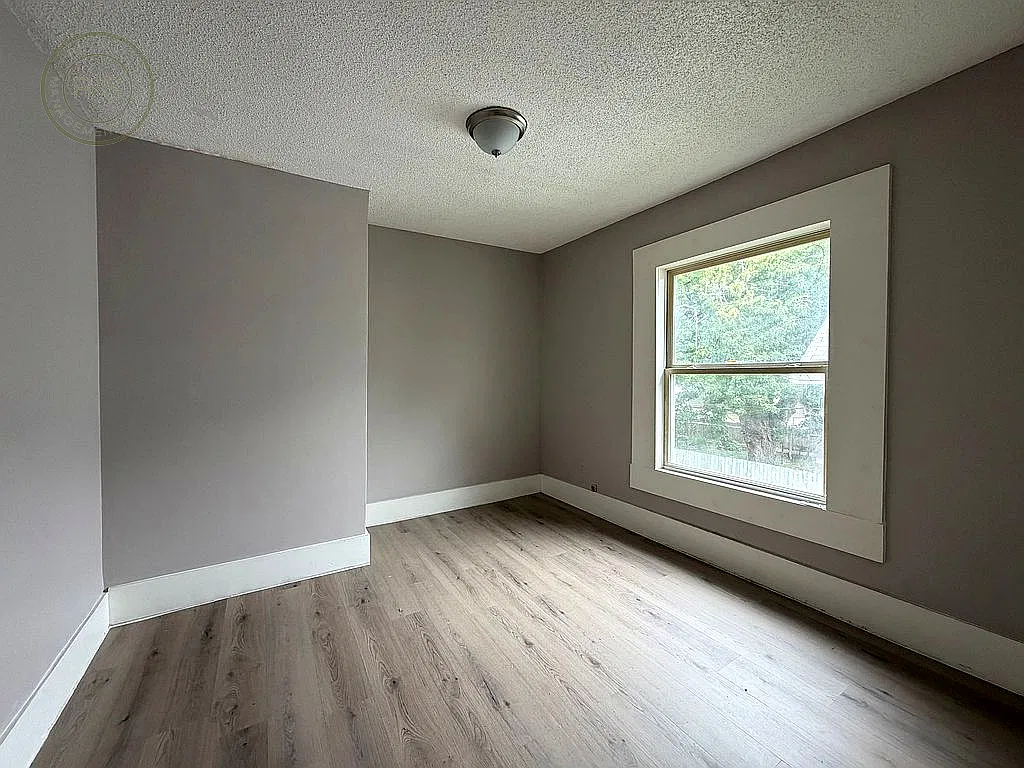 4 bed, 1400 sqft, $2,400 — Photo 4