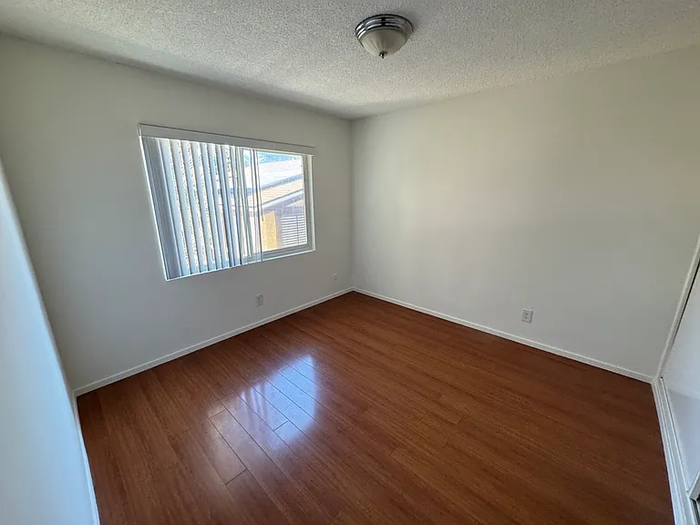 447 W Elk Ave #3 — Photo 35