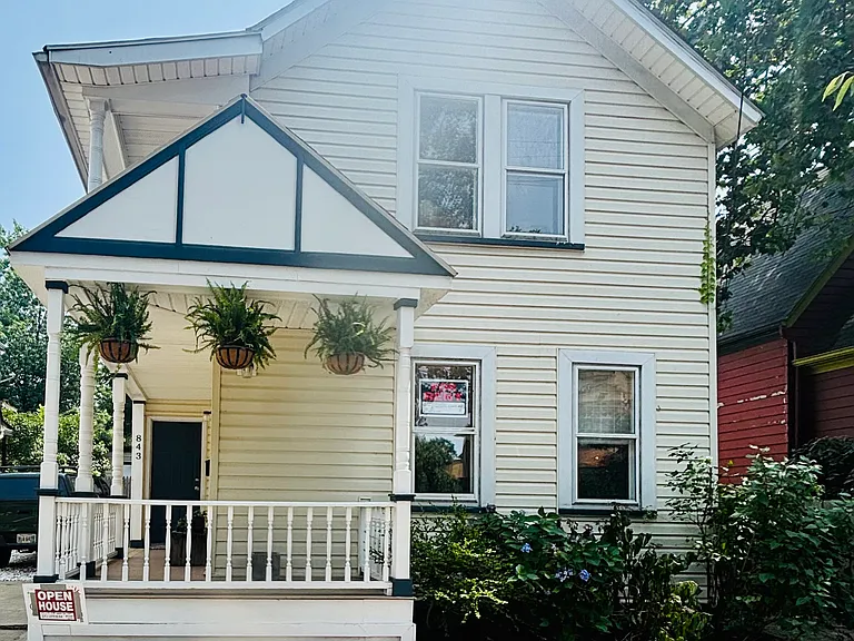 843 College Ave — Photo 1