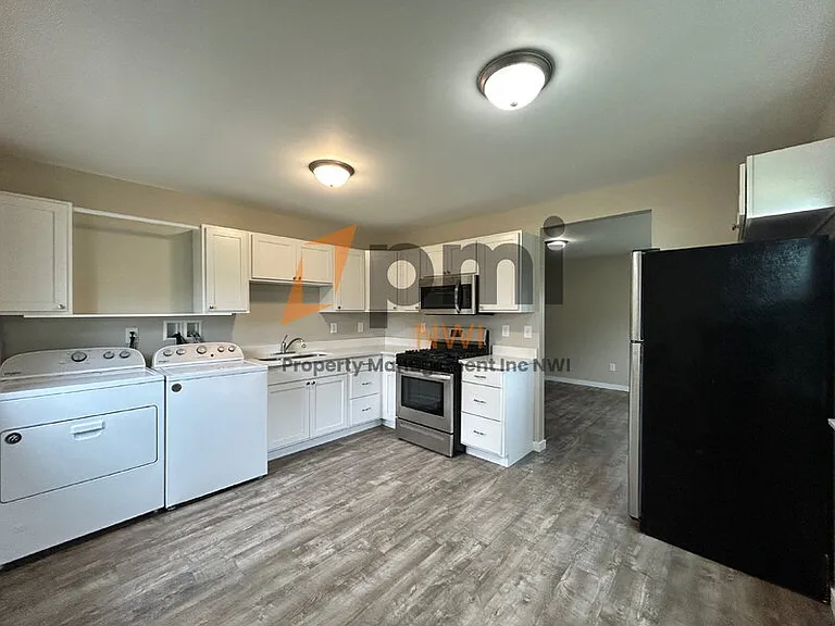 2908 Oakdale Ave — Photo 7