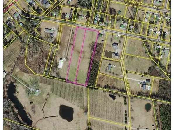 E Poplar St, Bladenboro, NC 28320