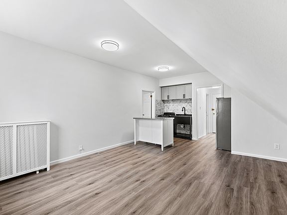 5th image of 3 Harbor Ln APT 3A