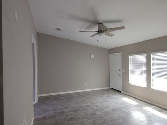 2nd image of 861-863 Meadowlark Ln