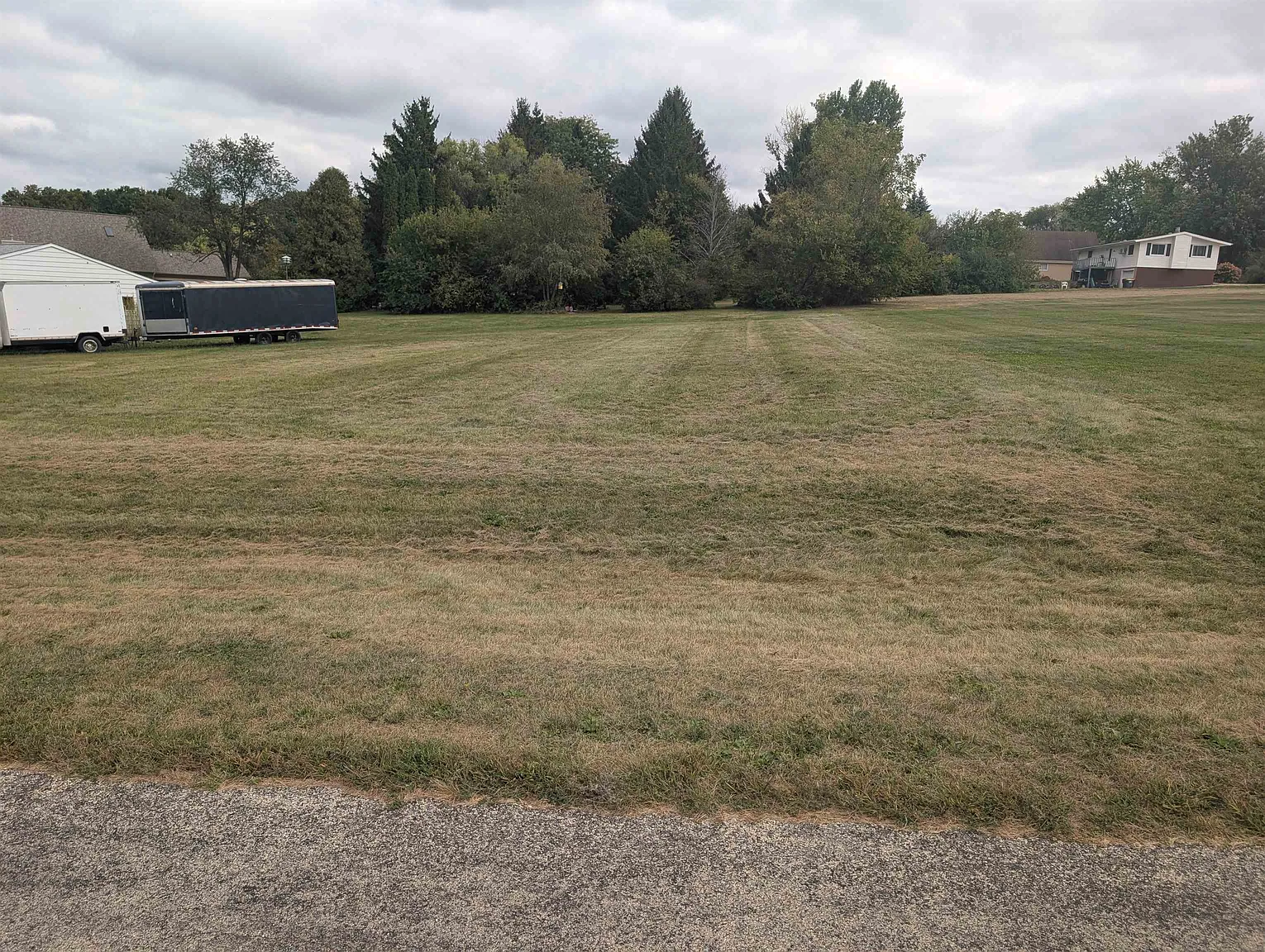 1585 Edgewood Dr photo 1