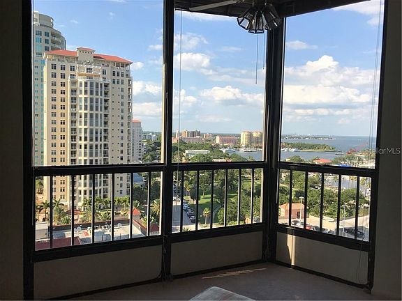 4th image of 1 Beach Dr SE Unit 1314