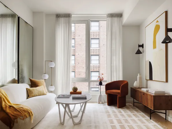 135 East 47th Street 7A image 2 of 11