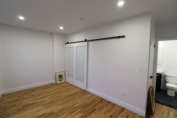 Rented by Blip LLC | media 31