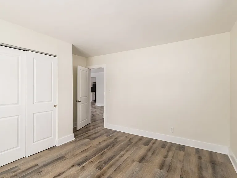 565 Virginia Cir W — Photo 17