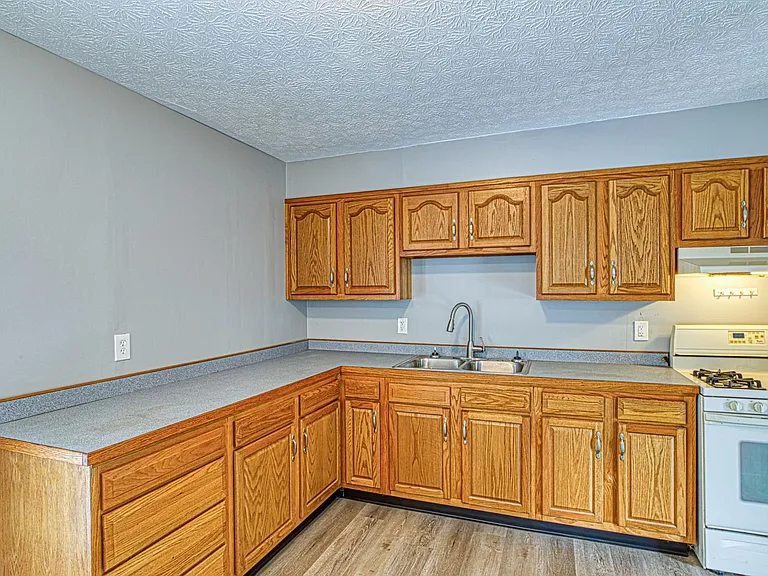 8111 Edsel Ln — Photo 14