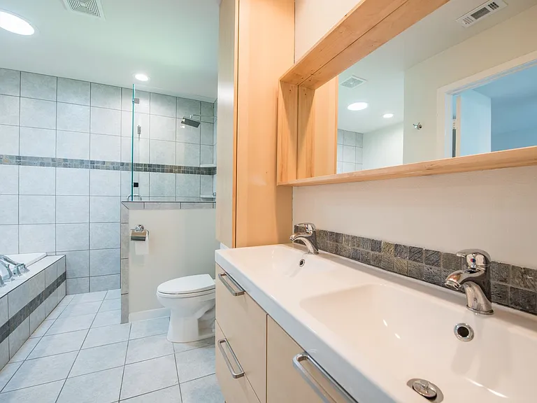 2902 Silverleaf Dr — Photo 16