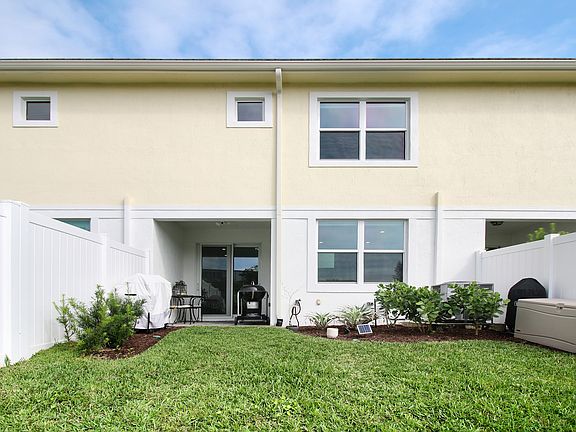 5th image of 563 Sanderling Cir