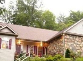 18 Ravenswood Rd, Flat Rock, NC 28731