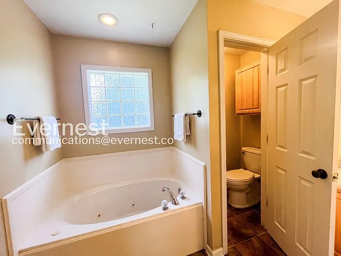 223 Crosscreek Dr — Photo 8