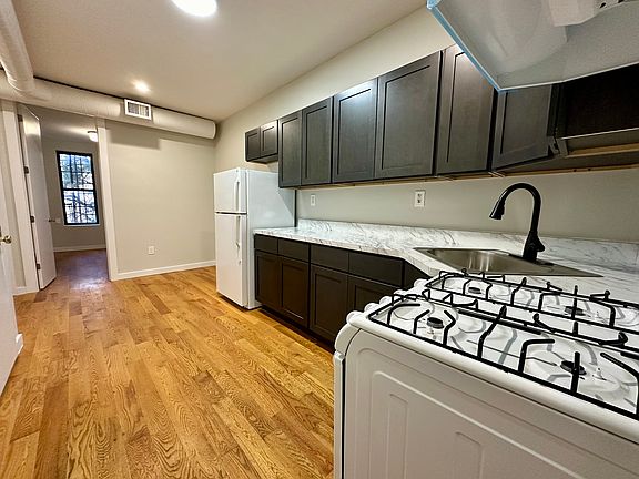 4th image of 427 Marion St APT 2R