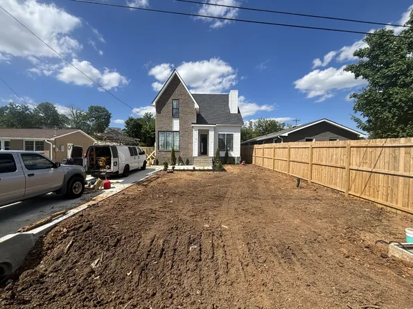 2413 Lazenby Dr, Nashville, TN 37206