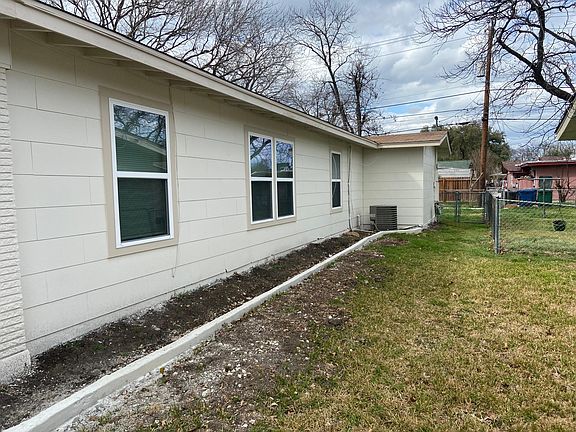 2nd image of 319 Dresden Dr