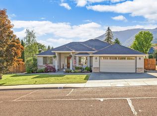 405 Cypress Ave, Rogue River, OR