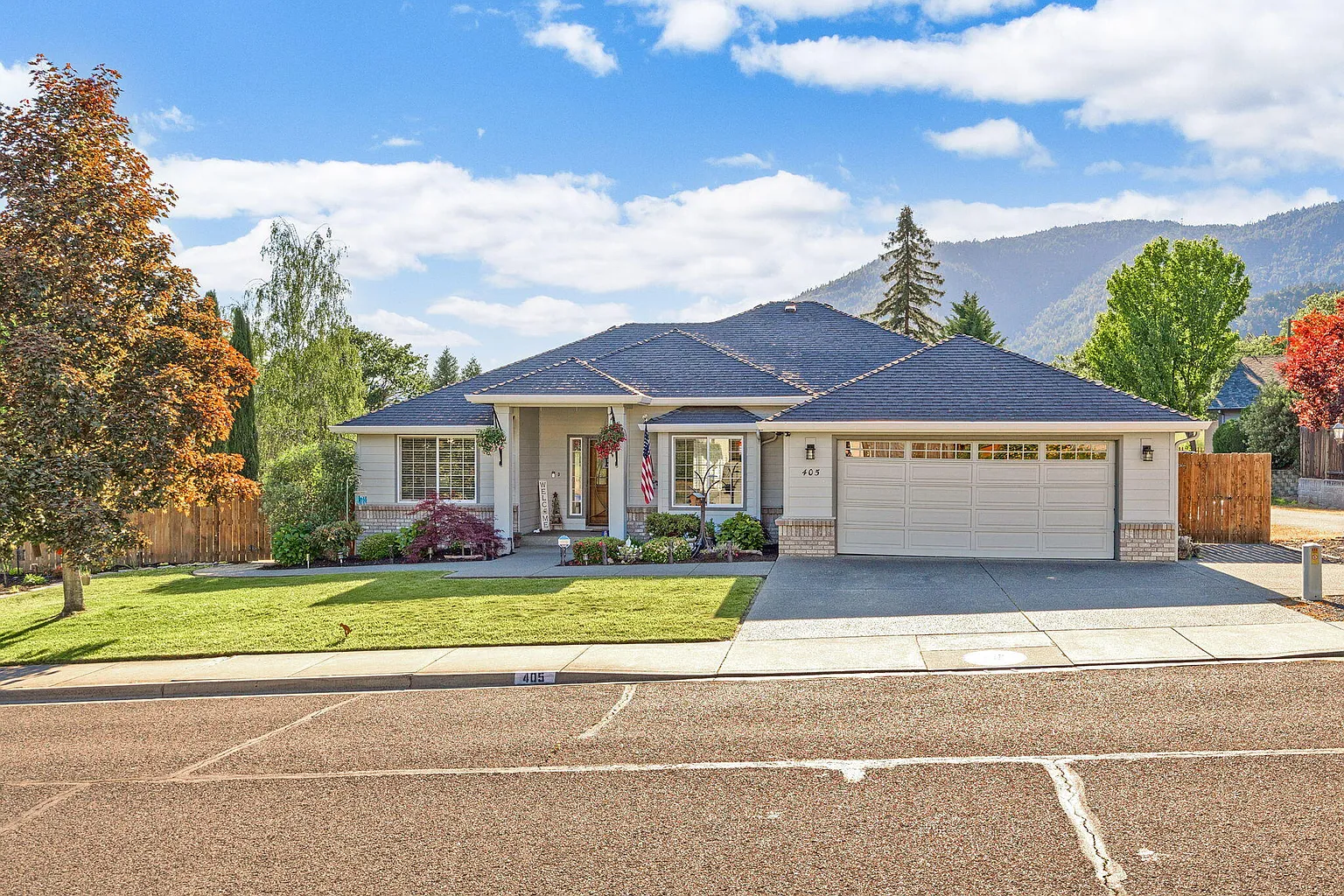 405 Cypress Ave photo 1