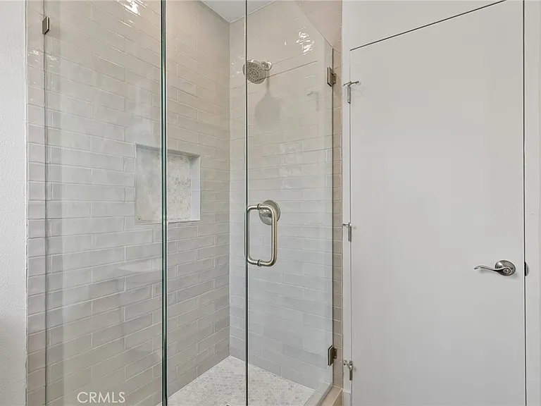 5339 1/2 Bellingham Ave — Photo 11