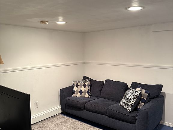 4th image of 75 Moody Ave #1