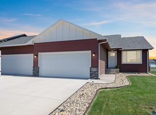 6704 W Viola Ct, Sioux Falls, SD 57107