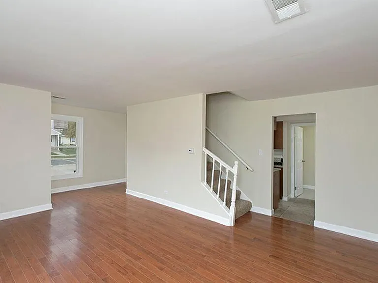 2231 Glenview Ct #143 — Photo 3
