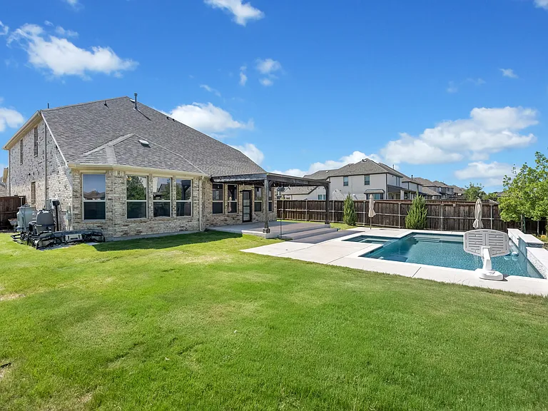 1812 Pecos Dr — Photo 5