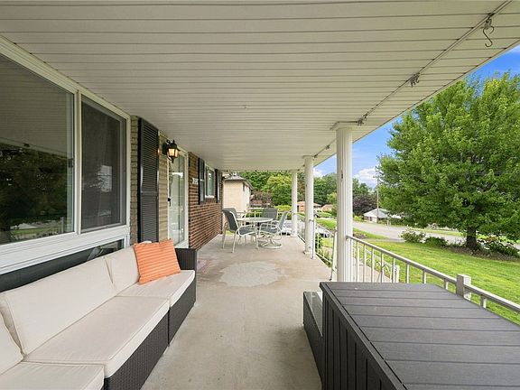 3rd image of 2202 Juanita Dr