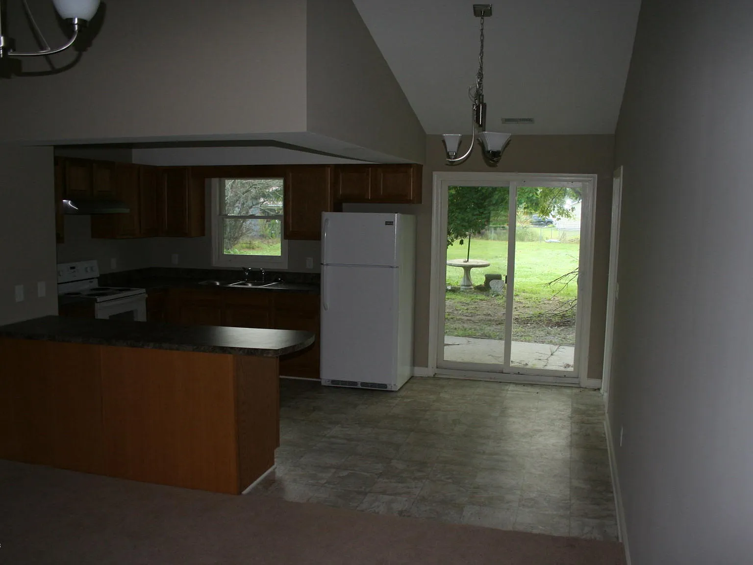 3 bed, 1.0 bath, $1,325 — Photo 2